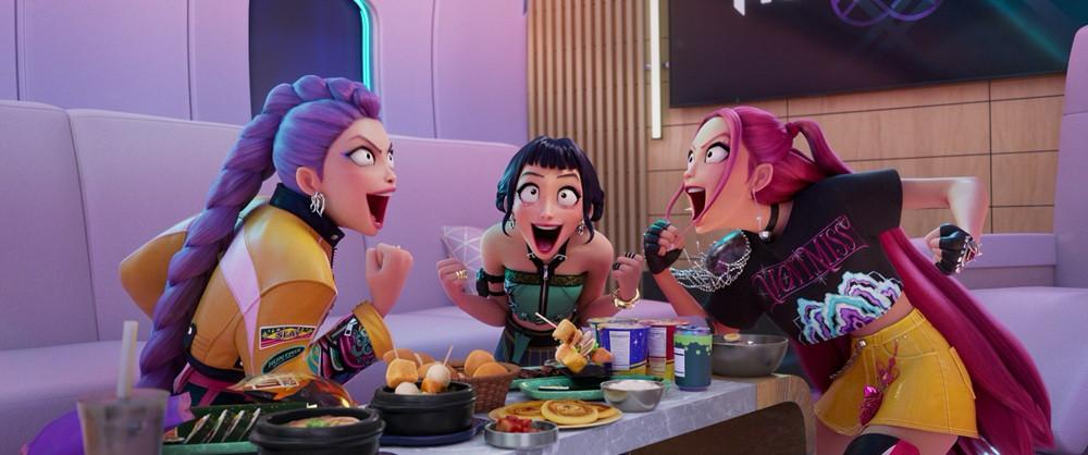 KPop Demon Hunters: Vom Light Stick bis hin zu Rameyon und Snacks – 7 koreanische Must-haves