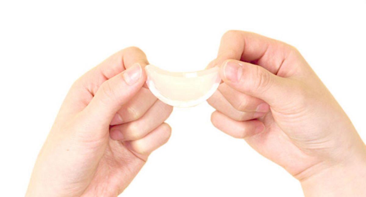 Eldeen Microdart Project Eye Patch 4x2 Stück Hände halten die Patches